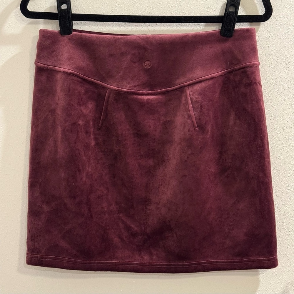Lululemon NWT Medium Garnet Scuba High Rise Mini Velvet Skirt Comfort Casual - Picture 2 of 6
